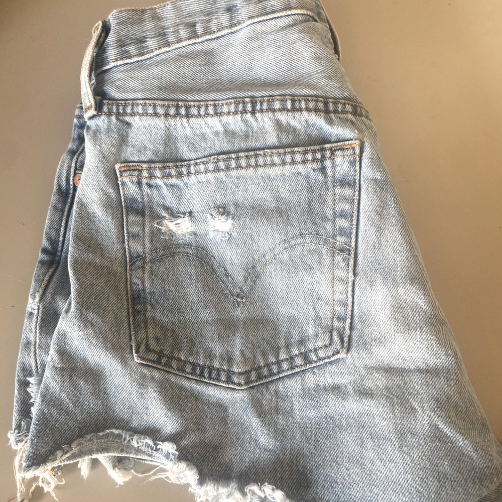28w 501 vintage high wasted short very distressed